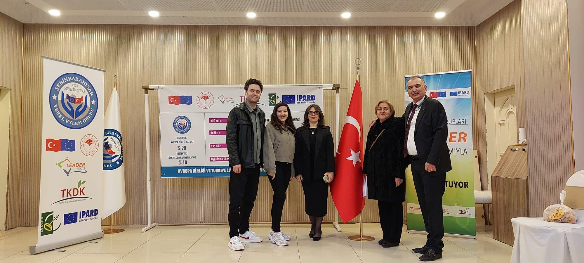 Fikri hür, İrfanı hür, Vicdanı hür Nesiller Yetiştirmek